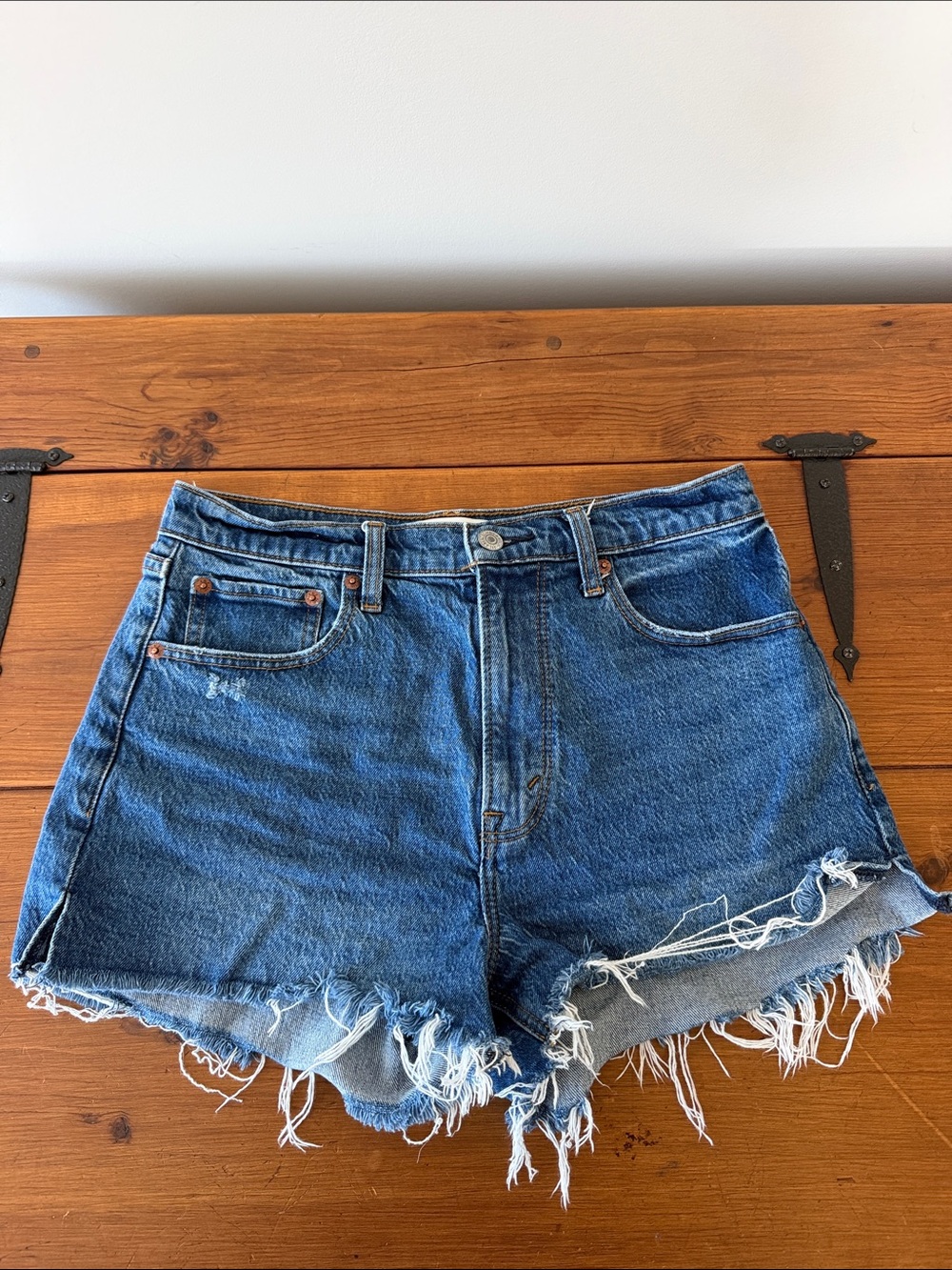 Abercrombie The Mom Short High Rise